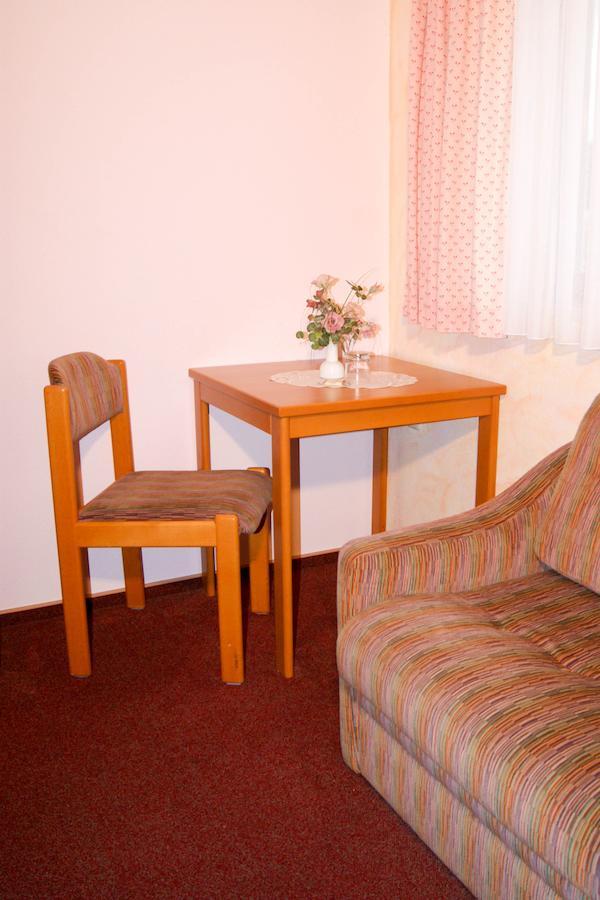 Hotel Schonunger Bucht Waigolshausen Quarto foto