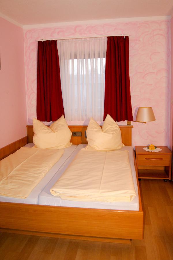 Hotel Schonunger Bucht Waigolshausen Quarto foto