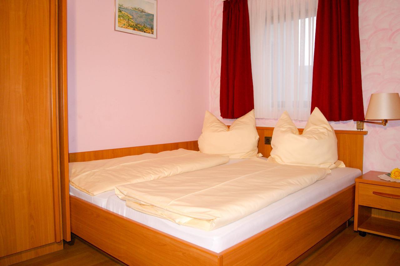 Hotel Schonunger Bucht Waigolshausen Quarto foto